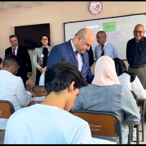 مساعد رئيس جامعة بغداد للشؤون العلمية يتابع سير العملية الامتحانية في كلية اللغات08