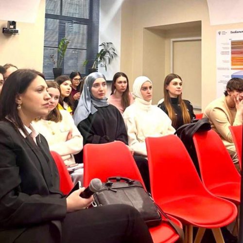 مشاركة علمية لتدريسي من قسم اللغة الروسية3