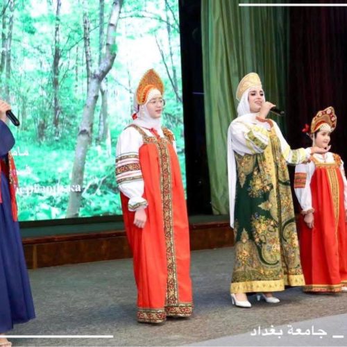 طلبة كلية اللغات يشاركون السفارة الروسية احتفالات الذكرى الثمانين لعيد النصر1
