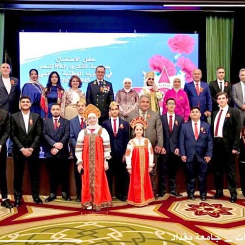 طلبة كلية اللغات يشاركون السفارة الروسية احتفالات الذكرى الثمانين لعيد النصر2