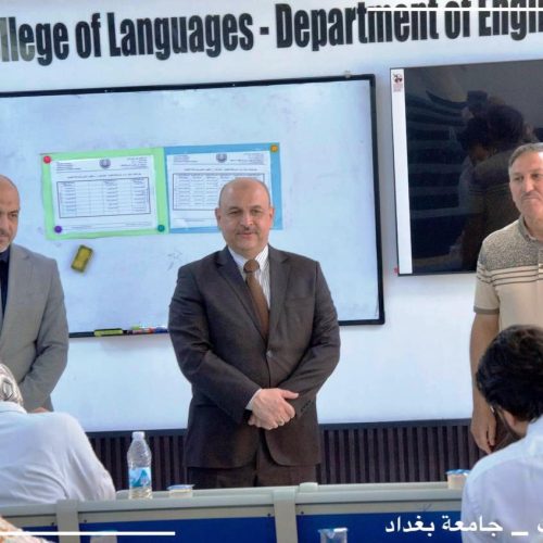 مساعد رئيس جامعة بغداد يتفقد سير العملية الامتحانية للدراسات الاولية في كلية اللغات1