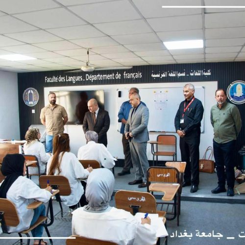 مساعد رئيس جامعة بغداد يتفقد سير العملية الامتحانية للدراسات الاولية في كلية اللغات5