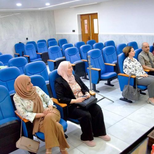 اللغات تناقش رسالة ماجستير حول الغموض في شعر ديفيد كاسكوين (1)