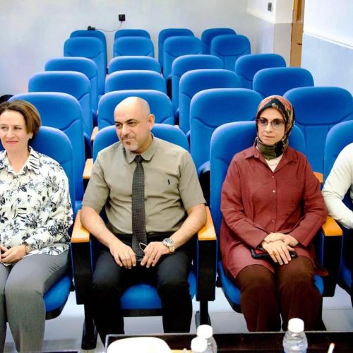 اللغات تناقش رسالة ماجستير حول الغموض في شعر ديفيد كاسكوين (2)