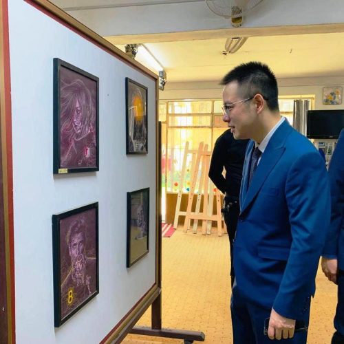 وفد صيني رفيع المستوى يزور كلية اللغات بجامعة بغداد تمهيداً لافتتاح قسم اللغة الصينية 01