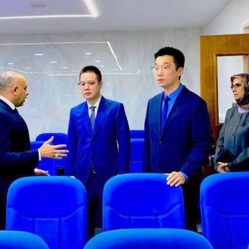 وفد صيني رفيع المستوى يزور كلية اللغات بجامعة بغداد تمهيداً لافتتاح قسم اللغة الصينية 06