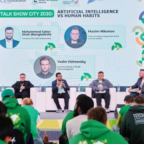 تدريسي من كلية اللغات يمثل جامعة بغداد في مهرجان الشباب العالمي في روسيا الاتحادية (3)