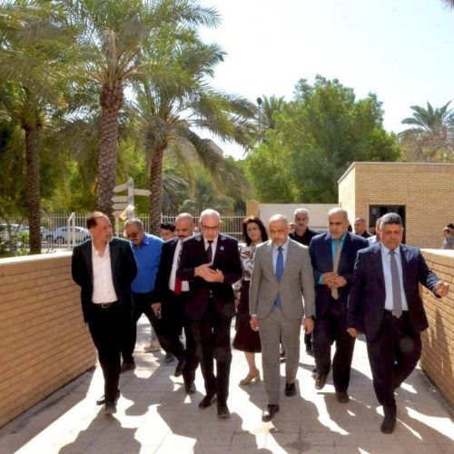زيارة رئيس جامعة بغداد الى كلية اللغات (17)