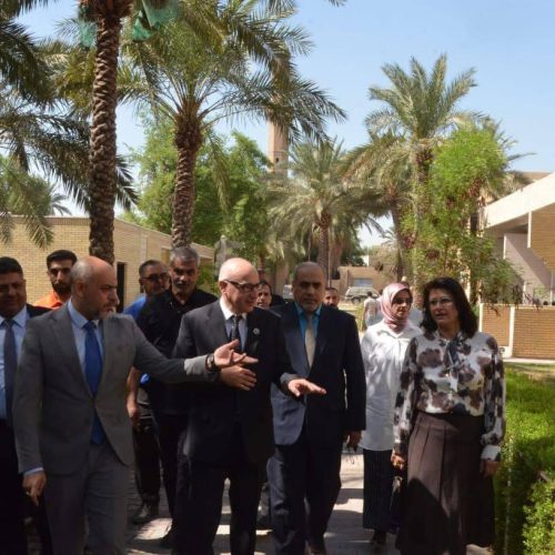 زيارة رئيس جامعة بغداد الى كلية اللغات (8)