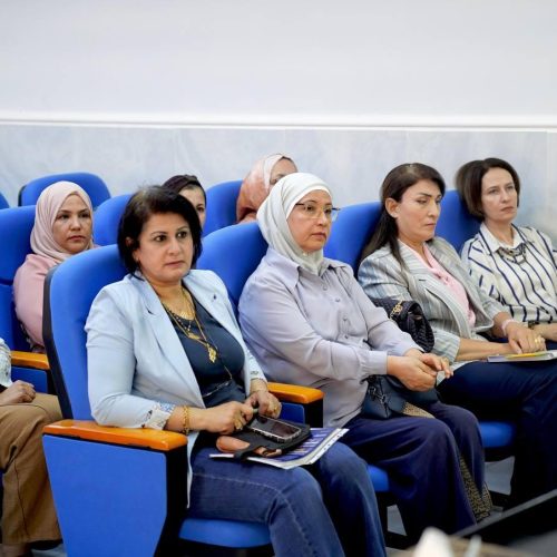 عميد كلية اللغات يجتمع بأعضاء الهيئة التدريسية (1)