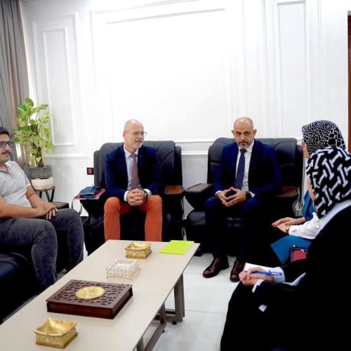 وفد السفارة الفرنسية يبحث مع كلية اللغات آفاق التعاون الثقافي وافتتاح الركن الفرنسي (2)