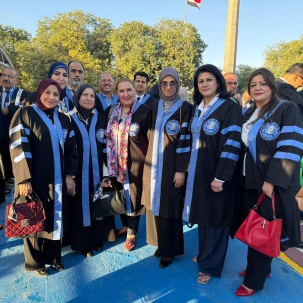 جامعة بغداد تحتفل بتخرج طلبتها للدورة 68 (11)