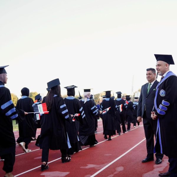 جامعة بغداد تحتفل بتخرج طلبتها للدورة 68 (19)