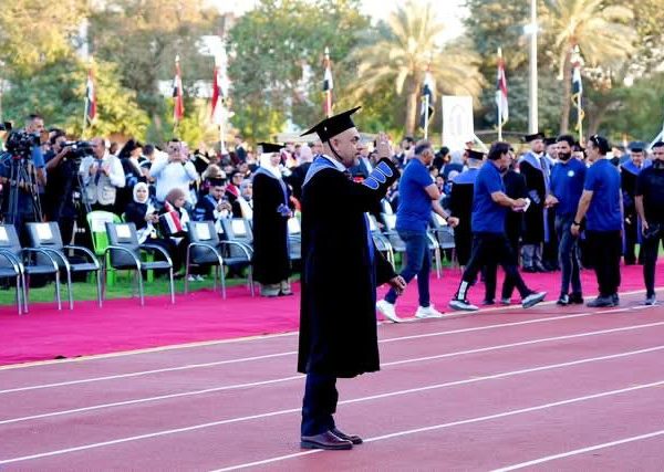 جامعة بغداد تحتفل بتخرج طلبتها للدورة 68 (2)