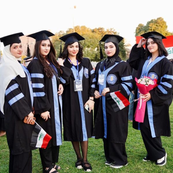 جامعة بغداد تحتفل بتخرج طلبتها للدورة 68 (23)