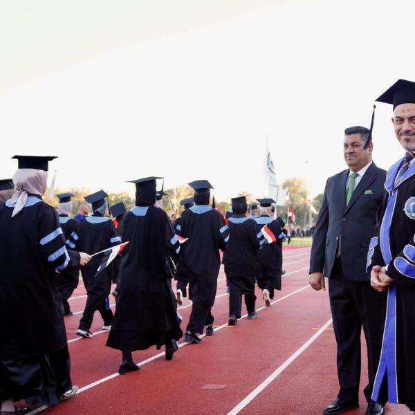 جامعة بغداد تحتفل بتخرج طلبتها للدورة 68 (24)