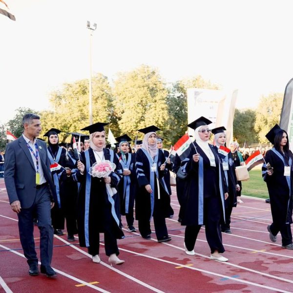 جامعة بغداد تحتفل بتخرج طلبتها للدورة 68 (6)