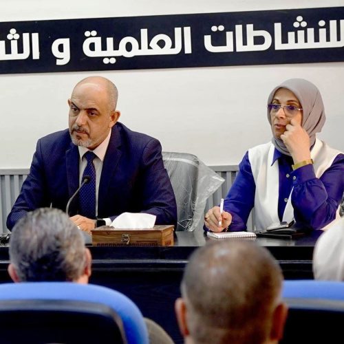 عمادة كلية اللغات تجتمع بمسؤولي الشعب والوحدات لبحث سبل تطوير الأداء الإداري وتعزيز روح التعاون (1)