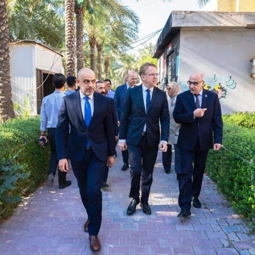 كلية اللغات تستقبل السفير الفرنسي لبحث آفاق التعاون الأكاديمي والثقافي (11)