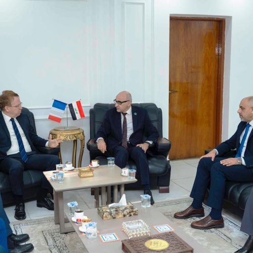 كلية اللغات تستقبل السفير الفرنسي لبحث آفاق التعاون الأكاديمي والثقافي (7)