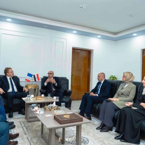 كلية اللغات تستقبل السفير الفرنسي لبحث آفاق التعاون الأكاديمي والثقافي (9)