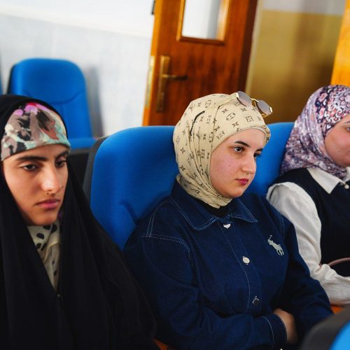 نشاطات علمية - كلية اللغات (4)