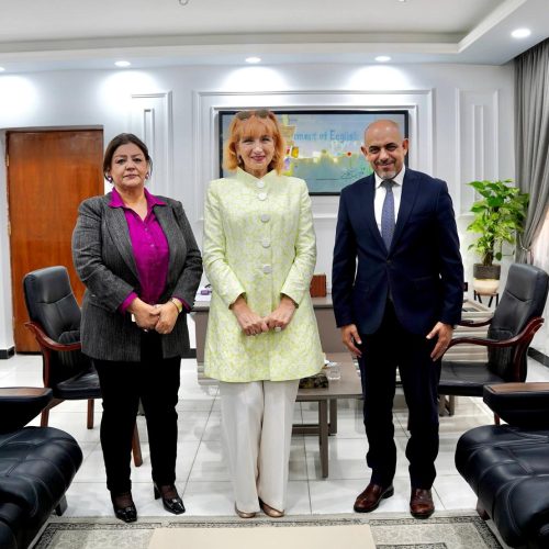 باحثة دولية من جامعة موسكو الحكومية تلقي محاضرة علمية حول طرائق تدريس اللغة الروسية في كلية اللغات (2)