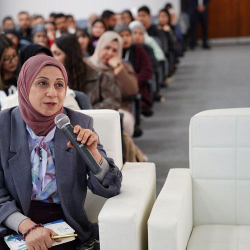 عمادة اللغات تجتمع بطلبة الاقسام العلمية بحضور لجان الارشاد التربوي (12)