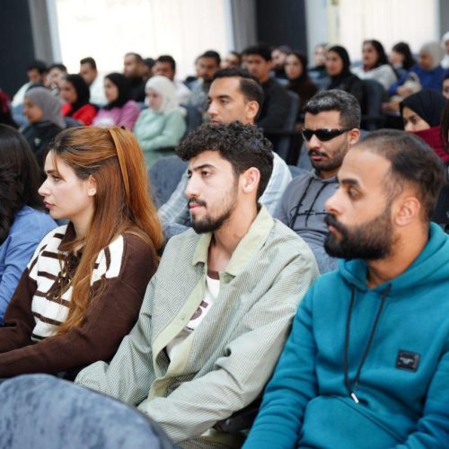 عمادة اللغات تجتمع بطلبة الاقسام العلمية بحضور لجان الارشاد التربوي (13)