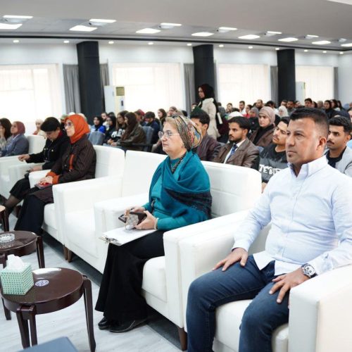 عمادة اللغات تجتمع بطلبة الاقسام العلمية بحضور لجان الارشاد التربوي (14)