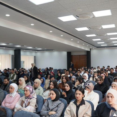 عمادة اللغات تجتمع بطلبة الاقسام العلمية بحضور لجان الارشاد التربوي (15)