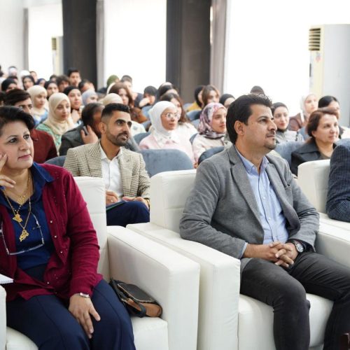 عمادة اللغات تجتمع بطلبة الاقسام العلمية بحضور لجان الارشاد التربوي (17)