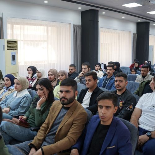 عمادة اللغات تجتمع بطلبة الاقسام العلمية بحضور لجان الارشاد التربوي (18)