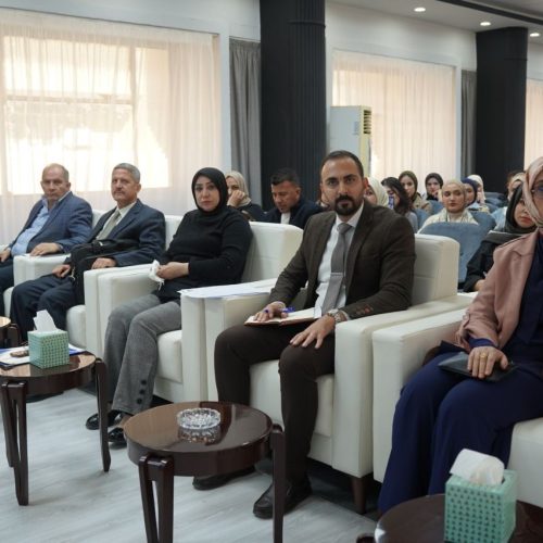 عمادة اللغات تجتمع بطلبة الاقسام العلمية بحضور لجان الارشاد التربوي (19)