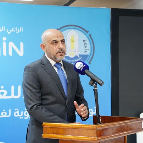 عمادة اللغات تجتمع بطلبة الاقسام العلمية بحضور لجان الارشاد التربوي (2)