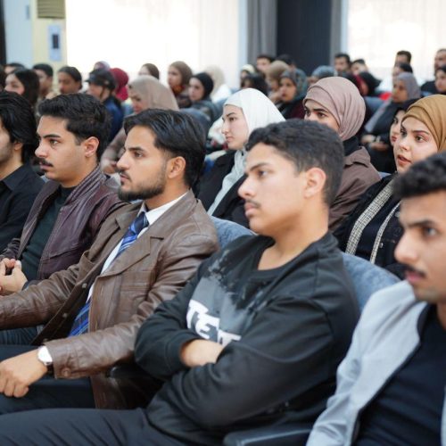 عمادة اللغات تجتمع بطلبة الاقسام العلمية بحضور لجان الارشاد التربوي (21)