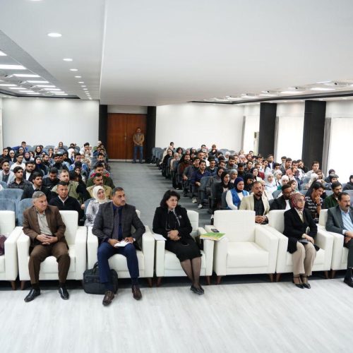 عمادة اللغات تجتمع بطلبة الاقسام العلمية بحضور لجان الارشاد التربوي (3)