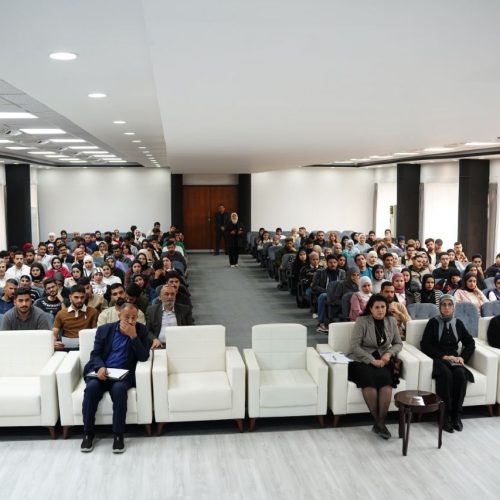 عمادة اللغات تجتمع بطلبة الاقسام العلمية بحضور لجان الارشاد التربوي (4)