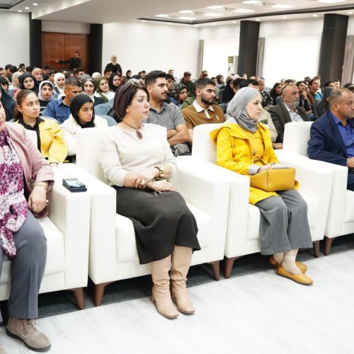 عمادة اللغات تجتمع بطلبة الاقسام العلمية بحضور لجان الارشاد التربوي (7)