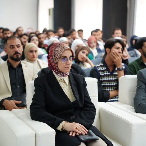 عمادة اللغات تجتمع بطلبة الاقسام العلمية بحضور لجان الارشاد التربوي (9)