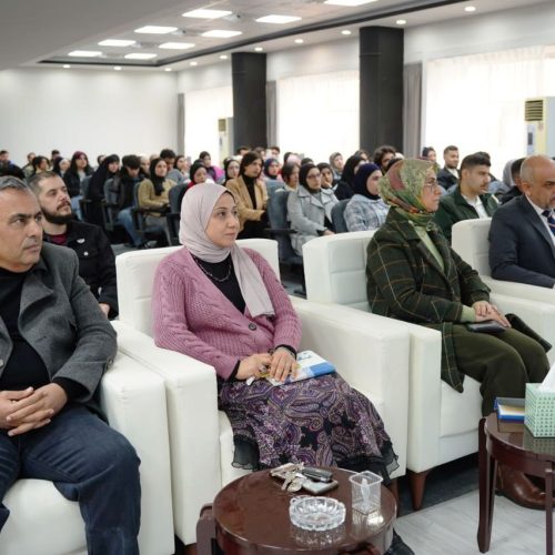 عمادة اللغات تلتقي بطلبة الدراسة المسائية (6)