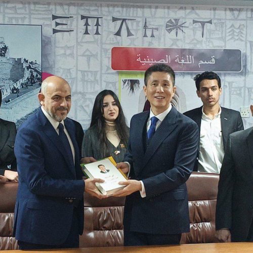 كلية اللغات تحتفي بذكرى تأسيسها الثانية والستين وافتتاح قسم اللغة الصينية (27)