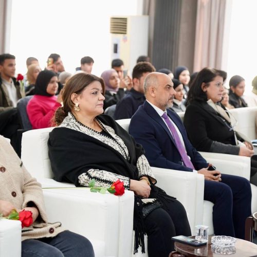 كلية اللغات تعقد لقاءً تعريفياً لطلبتها الجدد (6)