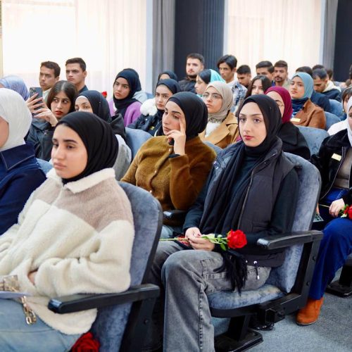 كلية اللغات تعقد لقاءً تعريفياً لطلبتها الجدد (8)