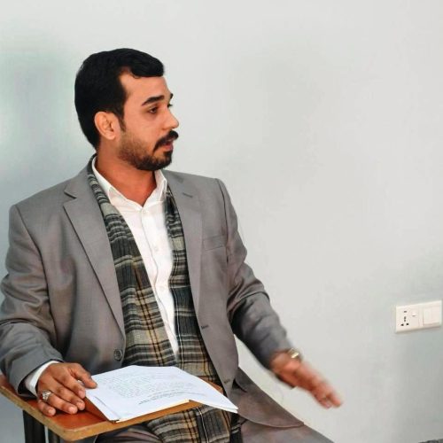 كلية اللغات تنظم سيمنارات علمية لطلبة الدراسات العليا (5)