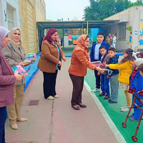 كلية اللغات في رحاب مدرسة نجلة عماد للدمج العكسي (2) كلية اللغات في رحاب مدرسة نجلة عماد للدمج العكسي (2)