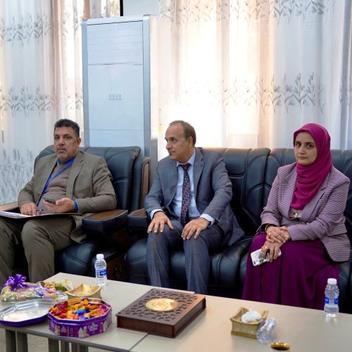 لجنة الاعتماد المؤسسي تزور كلية اللغات لتقييم الأداء الأكاديمي والإداري (21)