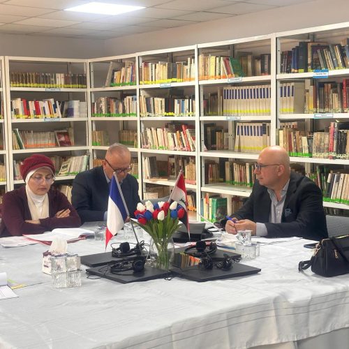 مناقشة سيمنارات بحثية في كلية اللغات لطلبة الماجستير (1) مناقشة سيمنارات بحثية في كلية اللغات لطلبة الماجستير (1)