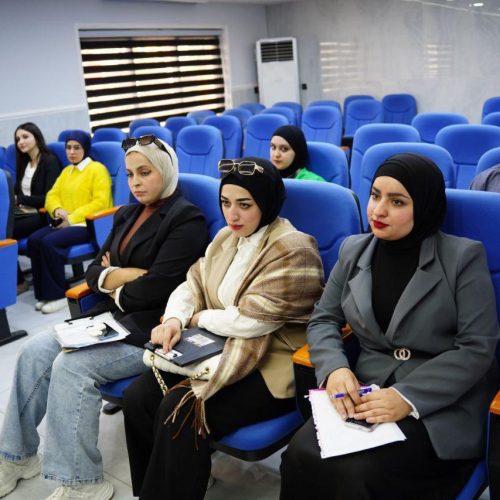 مناقشة سيمنارات بحثية في كلية اللغات لطلبة الماجستير (21) مناقشة سيمنارات بحثية في كلية اللغات لطلبة الماجستير (21)