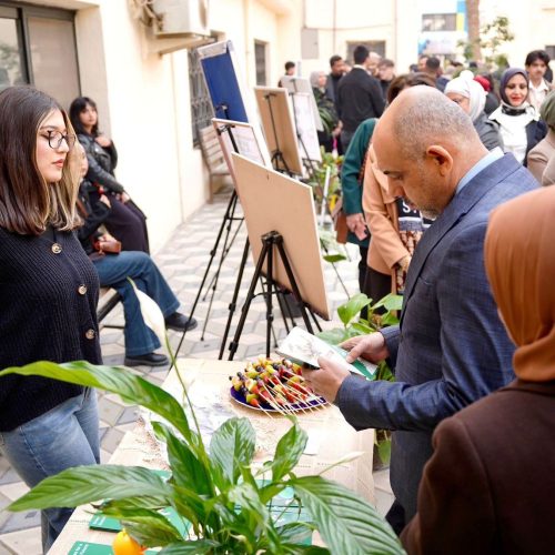 نشاط توعوي لكلية اللغات دعماً للتنمية المستدامة (13)